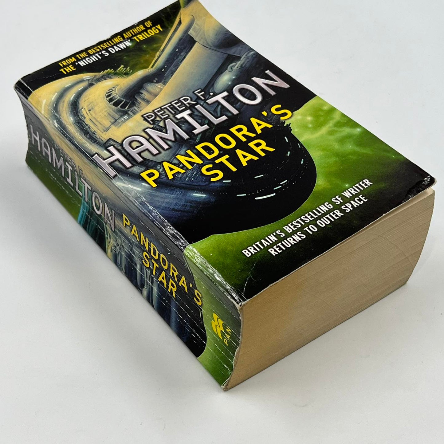 Peter F. Hamilton – Pandora’s Star (Paperback)