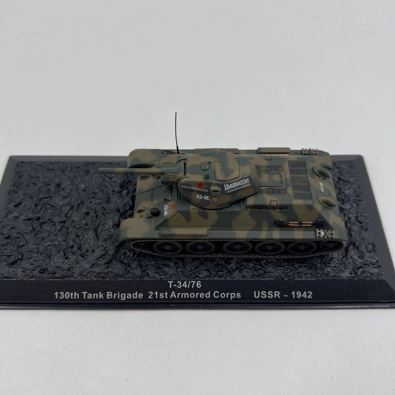 Συλλεκτικό Μοντέλο Άρματος T-34/76 USSR 1942 με Βάση Διοράματος