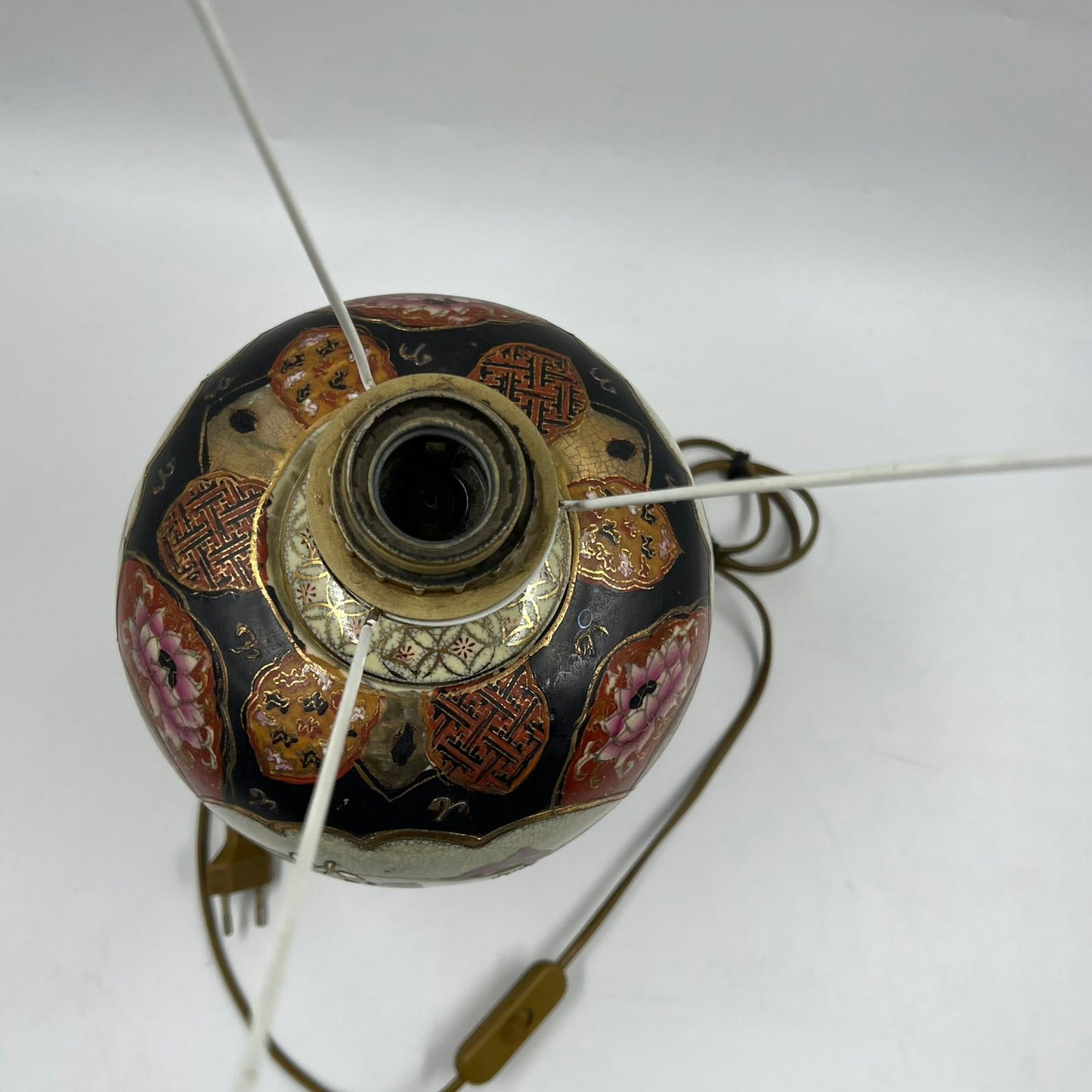Satsuma Hand Painted Vintage Πορτατίφ Πορσελάνης – Συλλεκτικό Διακοσμητικό Φωτιστικό Ασιατικής Τέχνης