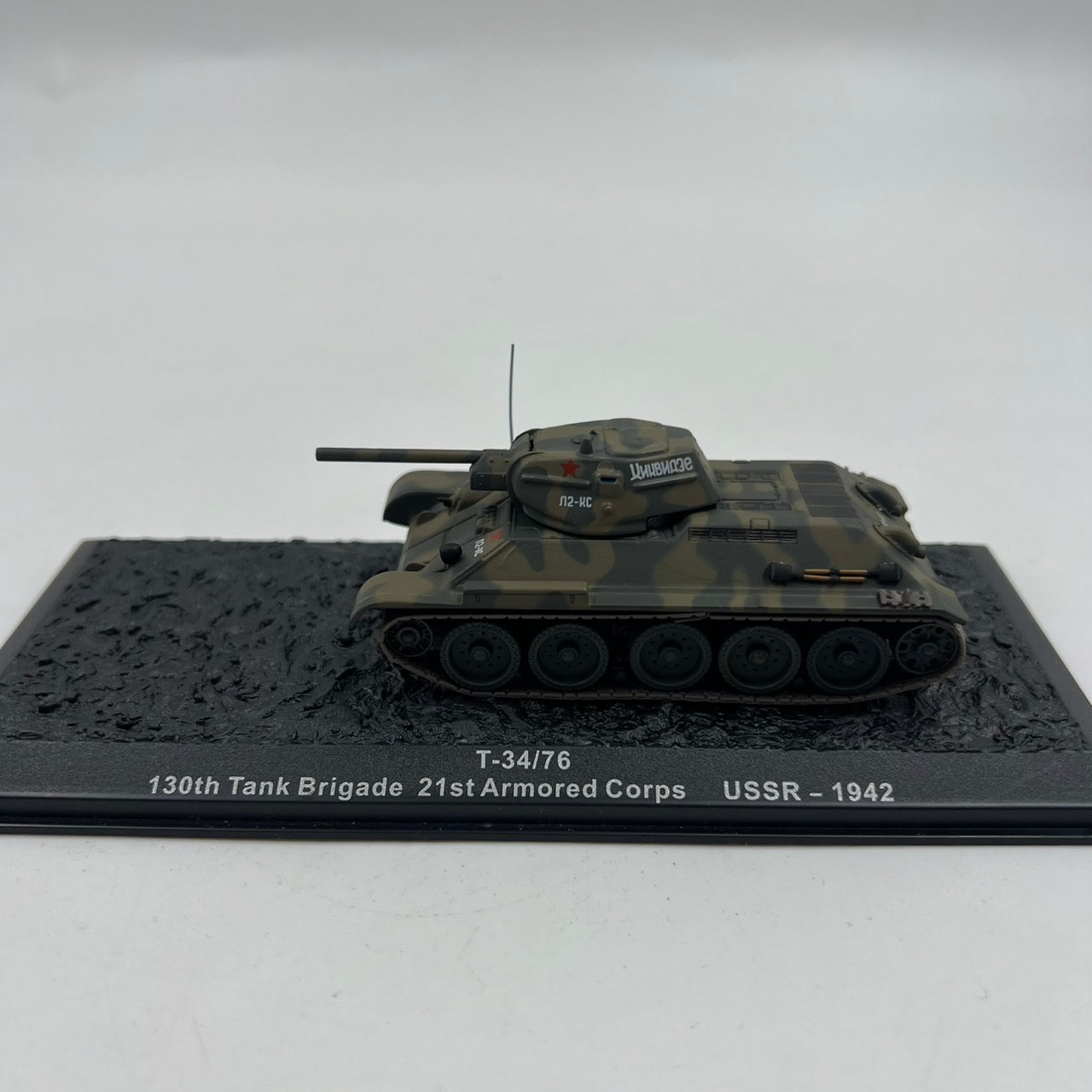Συλλεκτικό Μοντέλο Άρματος T-34/76 USSR 1942 με Βάση Διοράματος