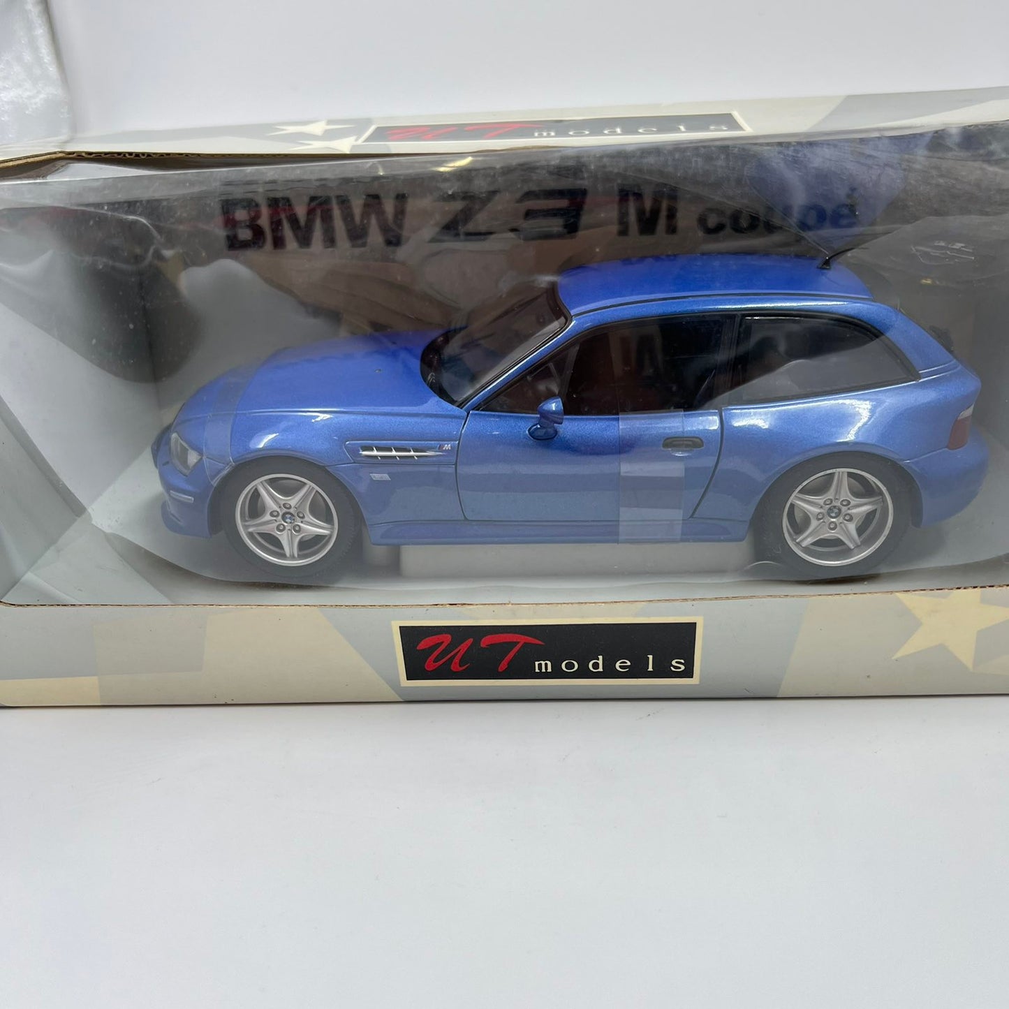 Μοντέλο αυτοκινήτου BMW Z3 M Coupé 1:18 – UT Models