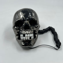 Vintage τηλέφωνο σε σχήμα κρανίου “Skull Novelty Telephone” με μεταλλικό φινίρισμα chrome – retro συλλεκτικό gadget