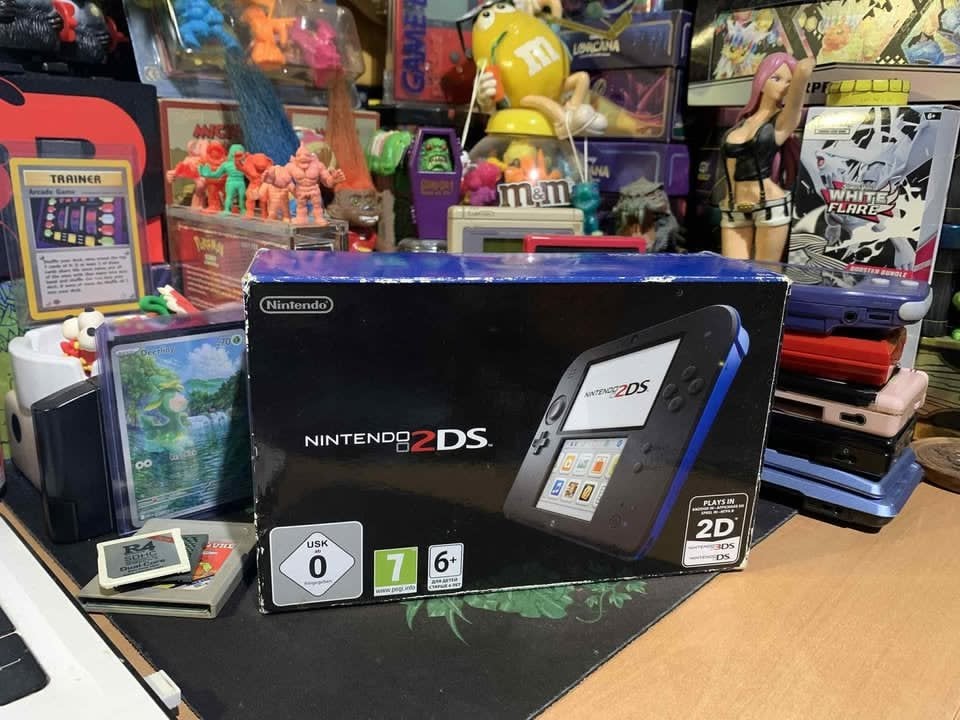 Nintendo 2DS συλλεκτική κονσόλα σε αυθεντικό κουτί Nintendo