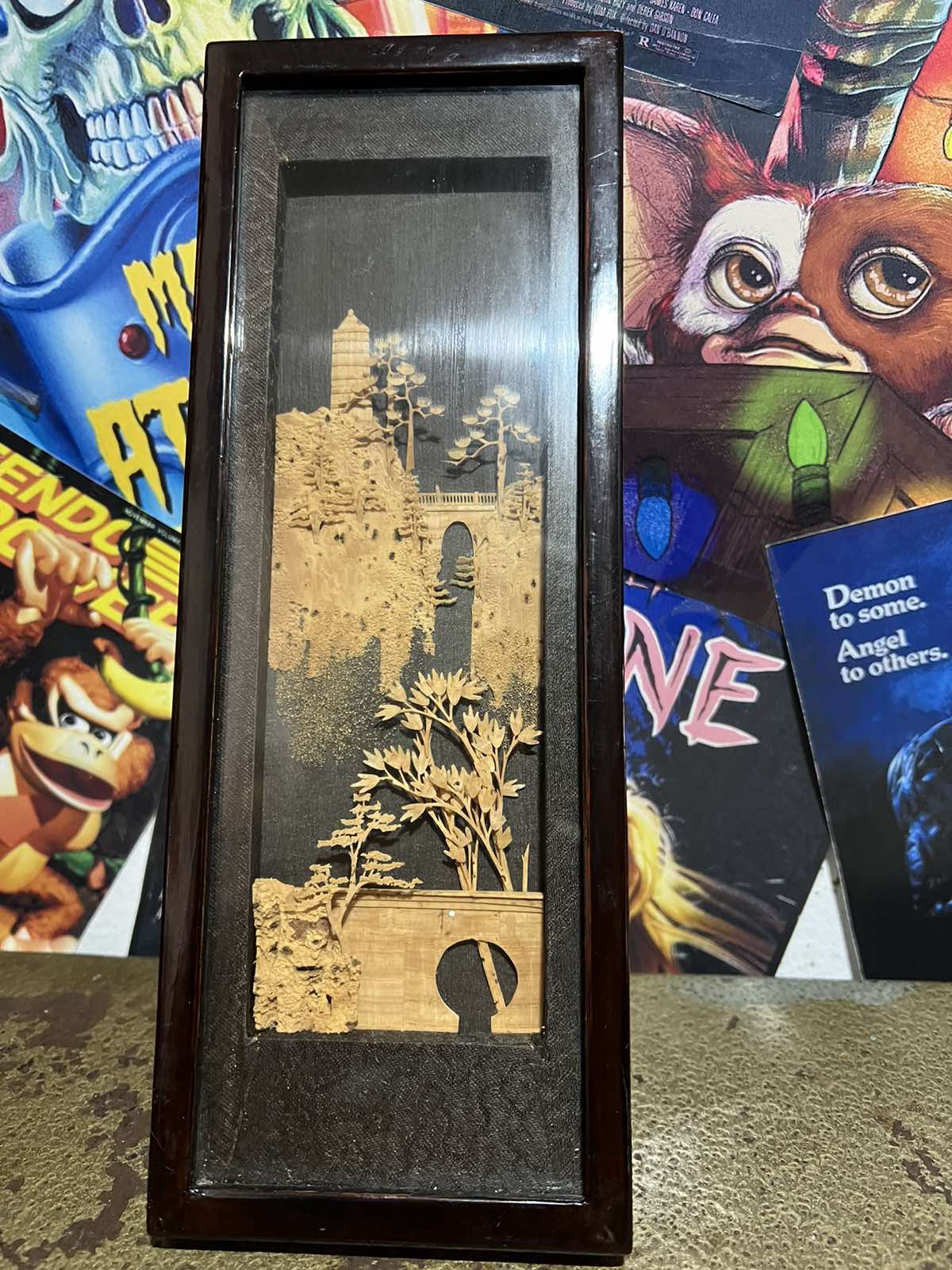 Ξύλινο Κάδρο Μαύρο Με Περίτεχνο Εσωτερικό Φελλού