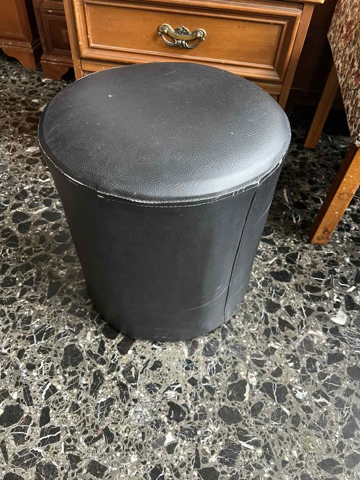 Μαύρο Κυκλικό Σκαμπό Με Δερματίνη