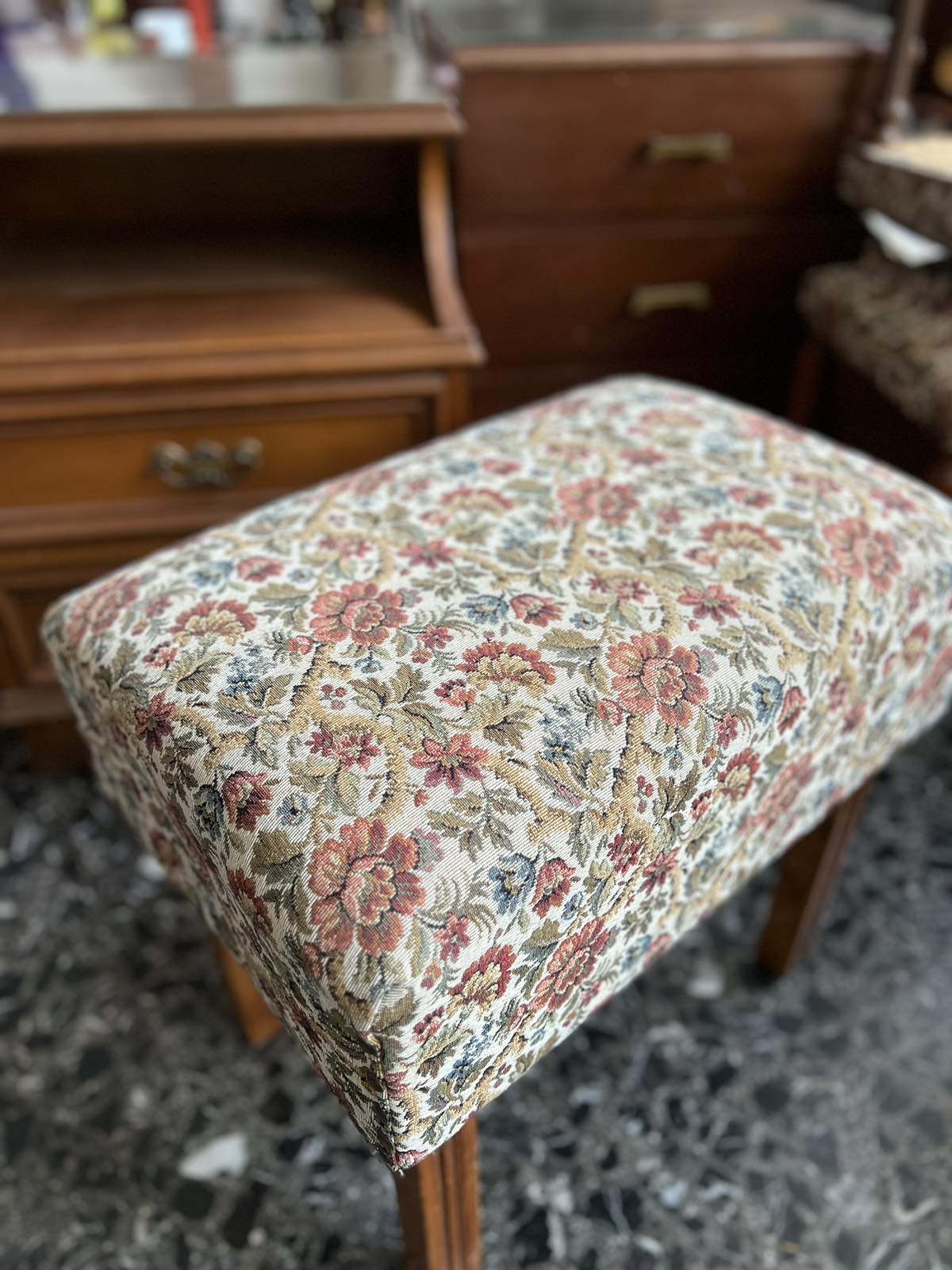 Σκαμπό Floral Vintage