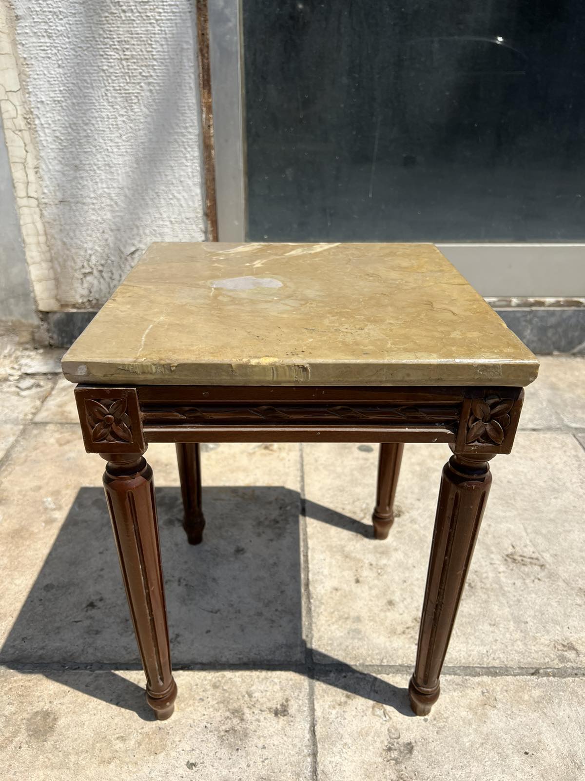 Μικρό Ξύλινο Τραπεζάκι Με Μαρμάρινη Βάση