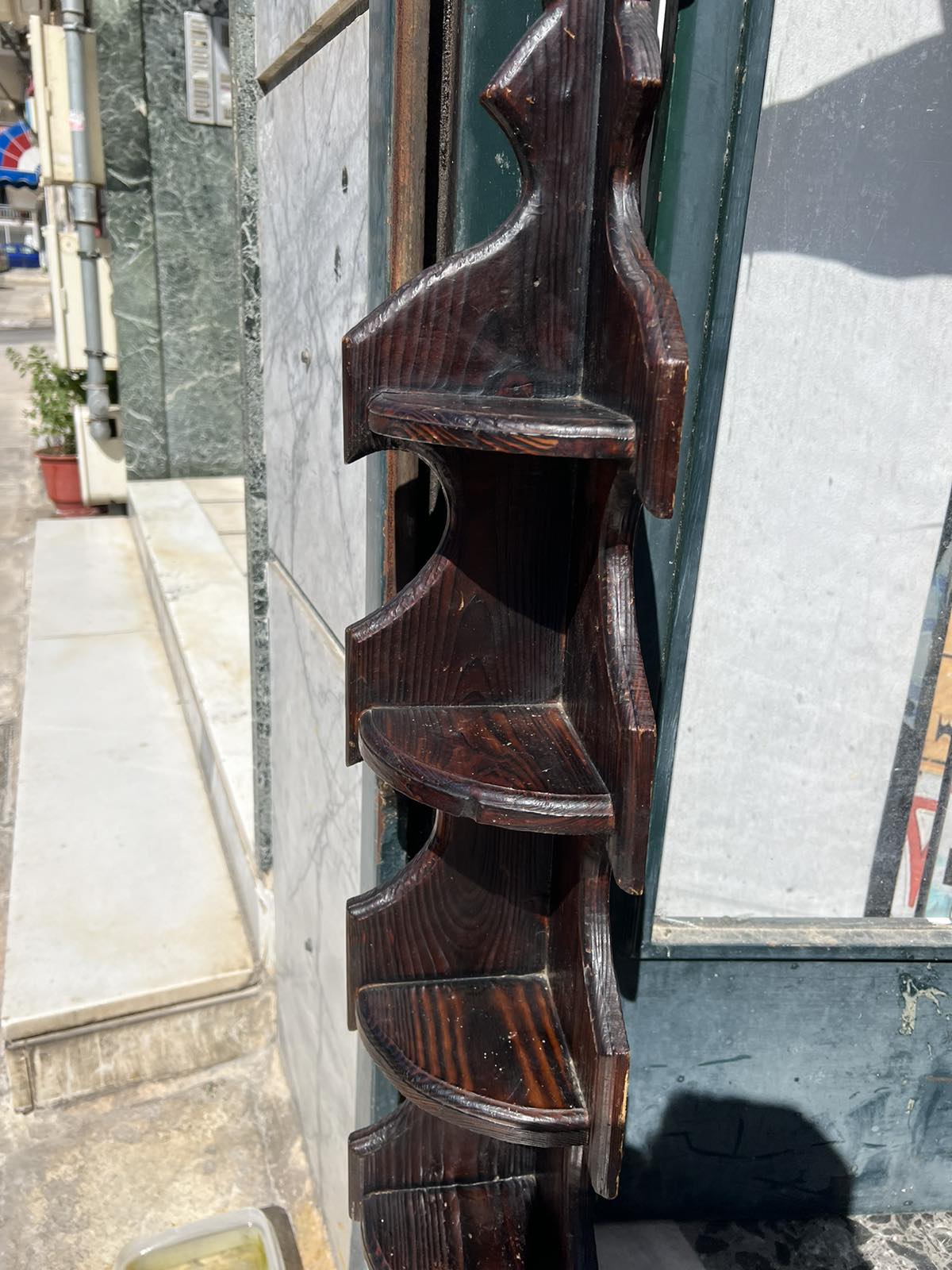 Ξύλινο Έπιπλο-Διακοσμητικό Για Γωνία Τοίχου
