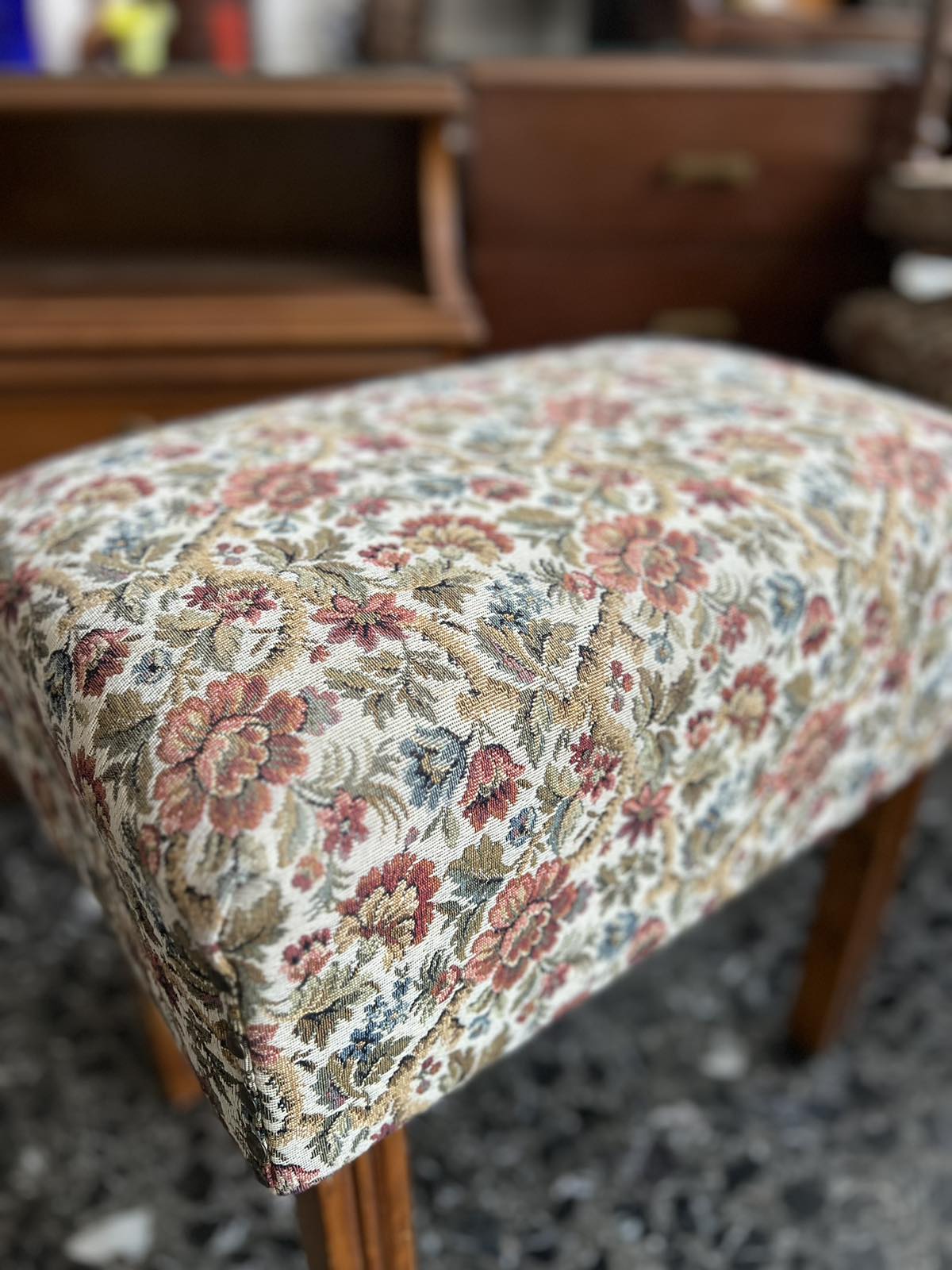 Σκαμπό Floral Vintage