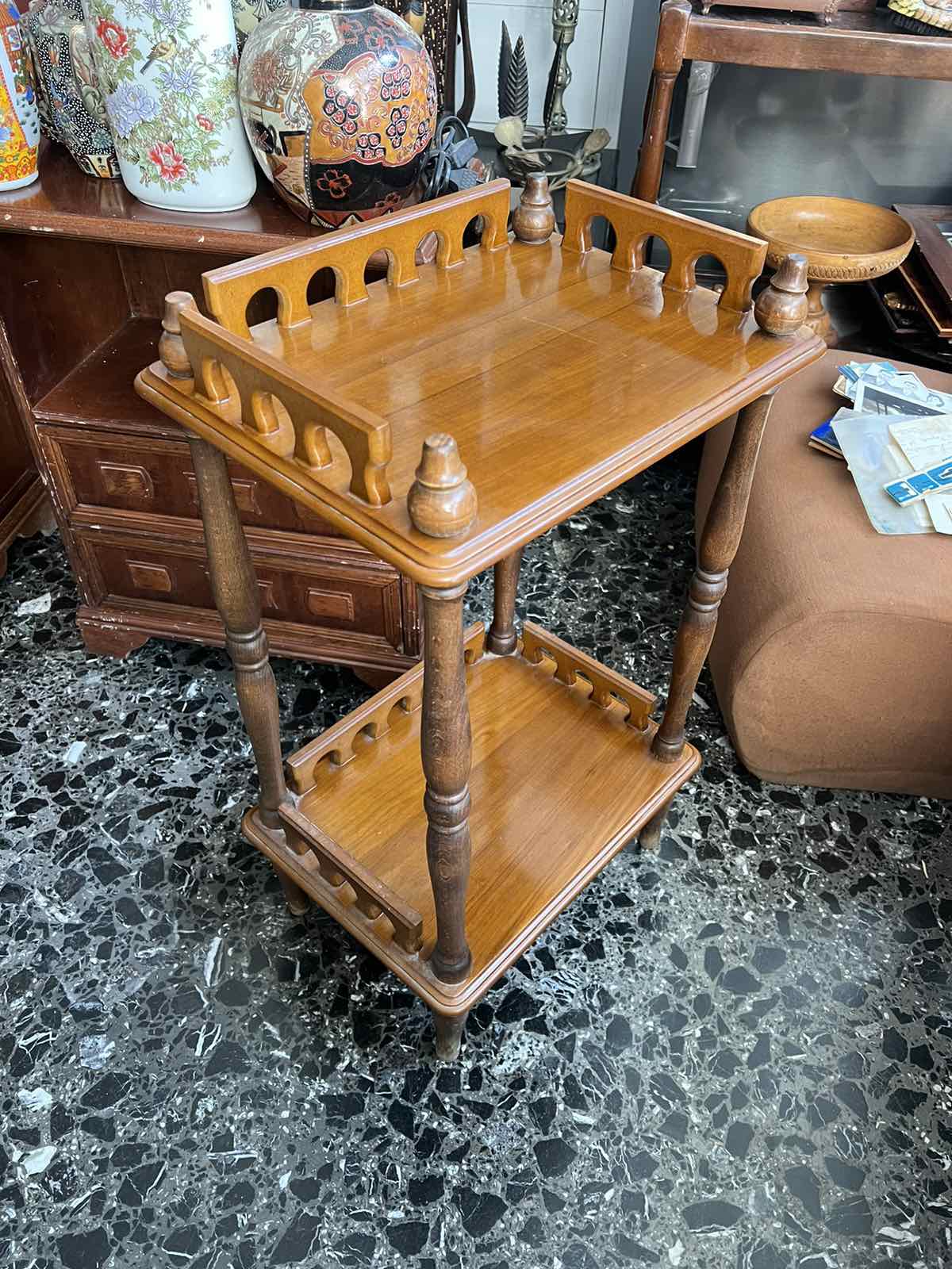 Κλασικό Ξύλινο Τραπεζάκι Εισόδου Η Σαλονιού Με Δύο Βάσεις