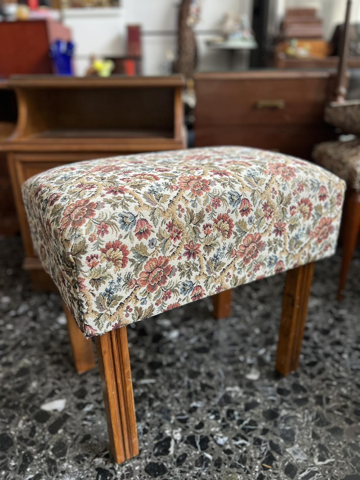 Σκαμπό Floral Vintage