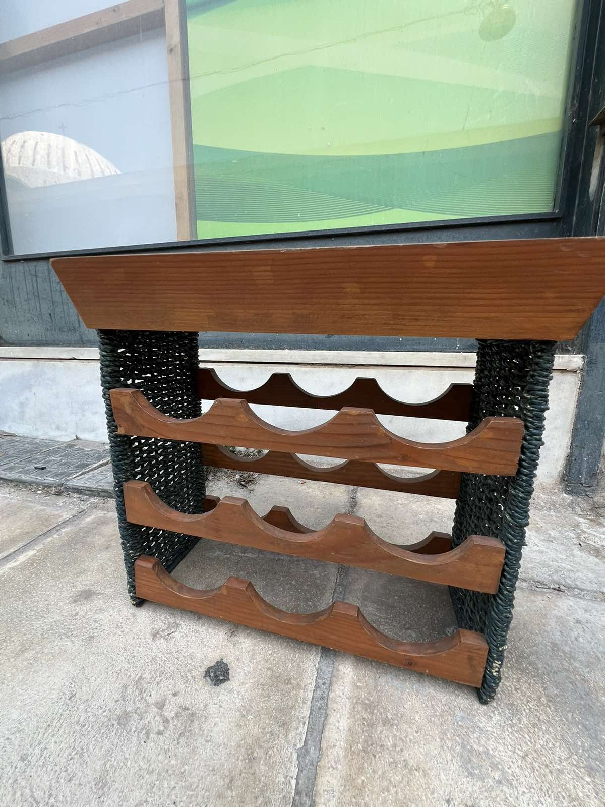 Μικρή Ξύλινη Ραφιέρα Για Φιάλες