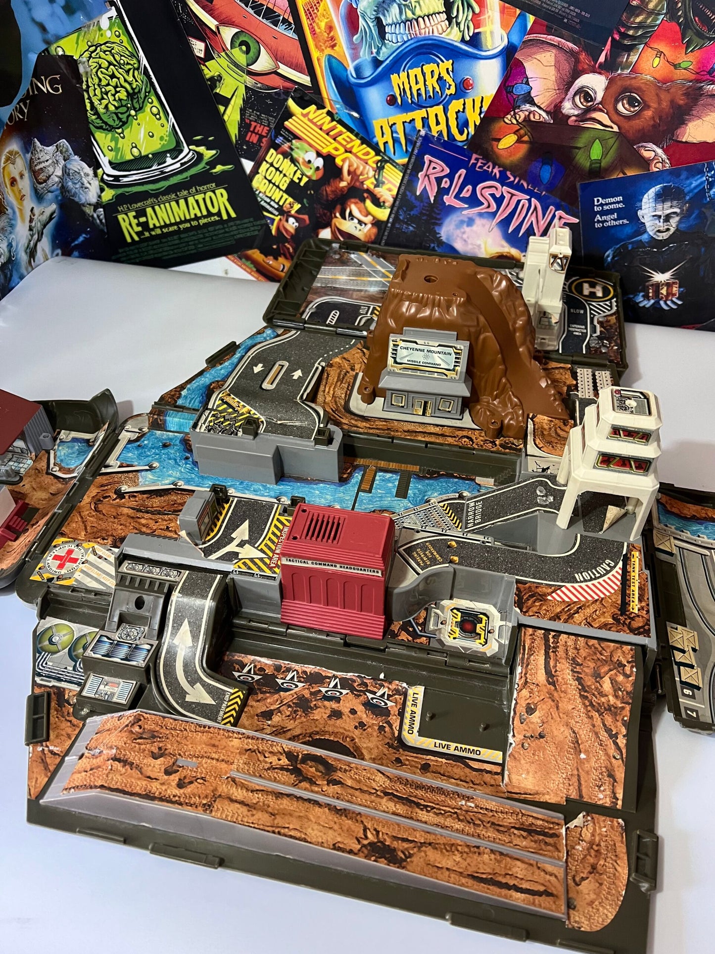 Micro Machines Στρατιωτικό Van Που Γίνεται Στρατιωτική Βάση