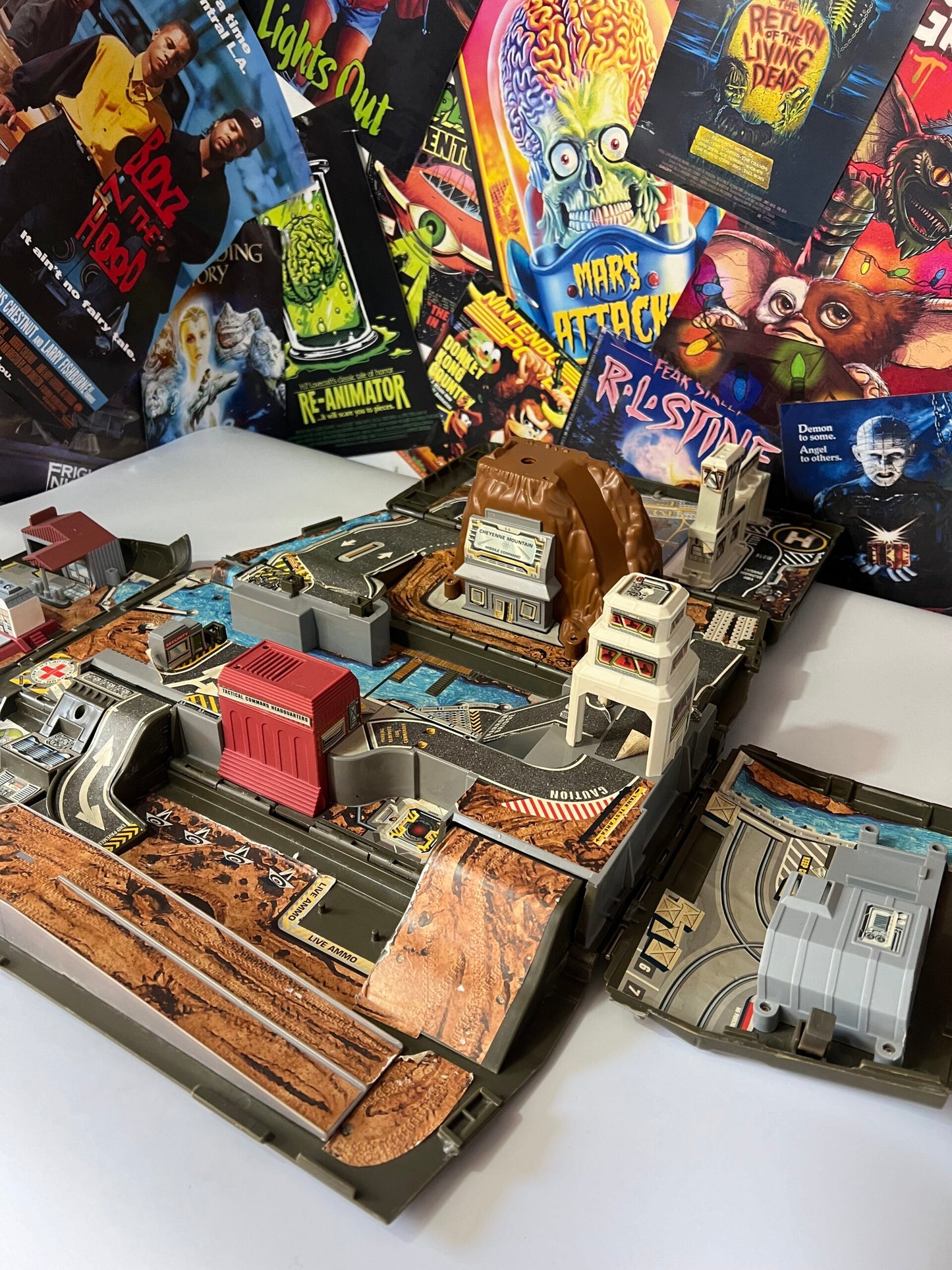Micro Machines Στρατιωτικό Van Που Γίνεται Στρατιωτική Βάση